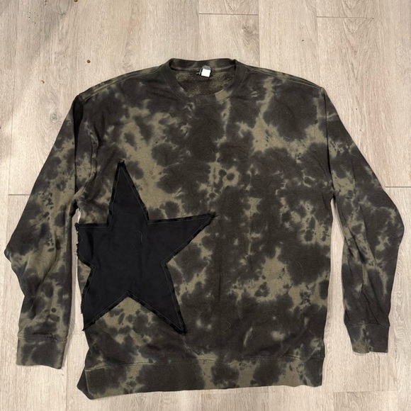 Hot Topic Other - Hot Topic Men’s Greenwash Star Sweatshirt, Size XL, Grunge, Skater, Emo, Punk
